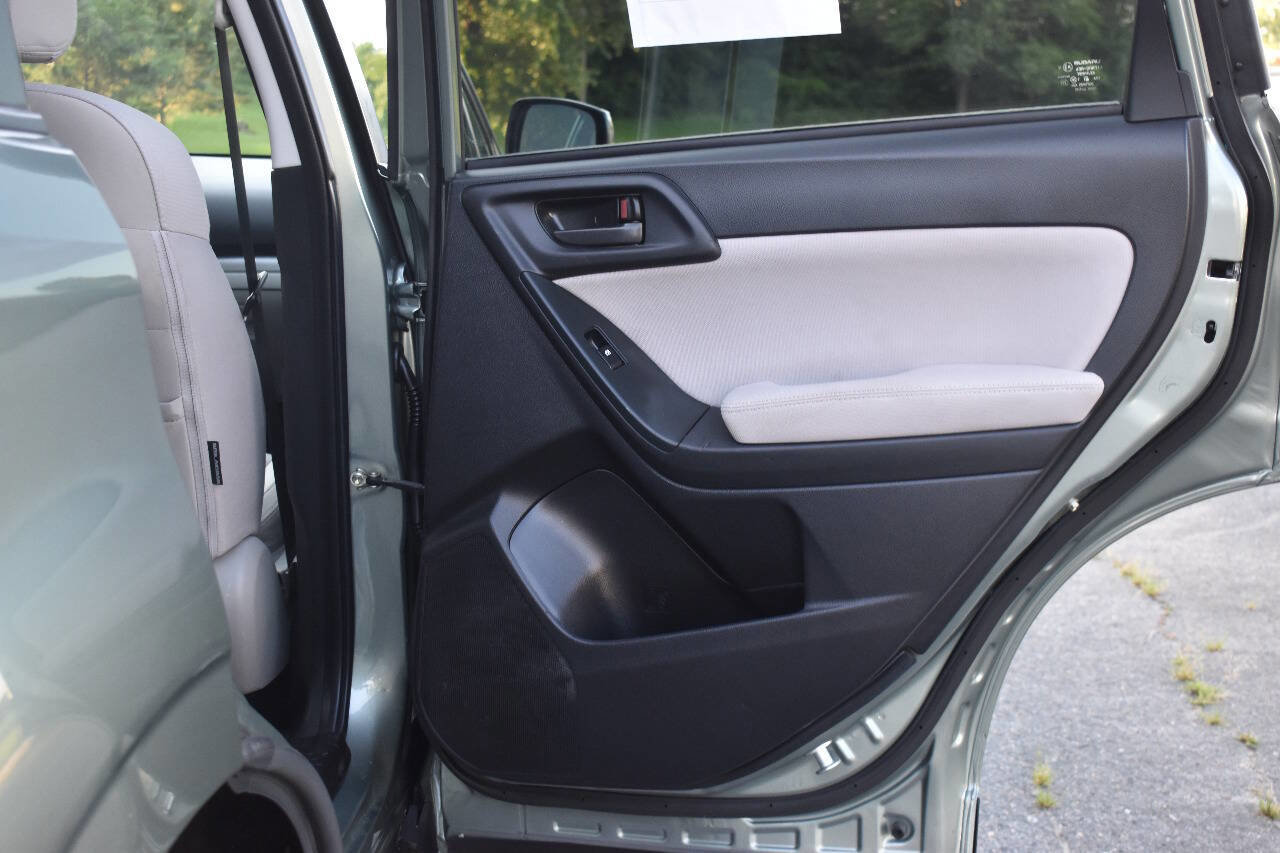 Used 2015 Subaru Forester 2.5i Premium w/ All-Weather Package AWD/4WD image 11