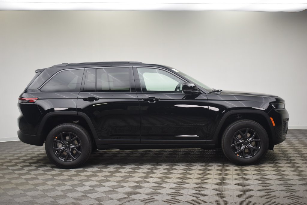 New 2027 Jeep Grand Cherokee 4WD image 3