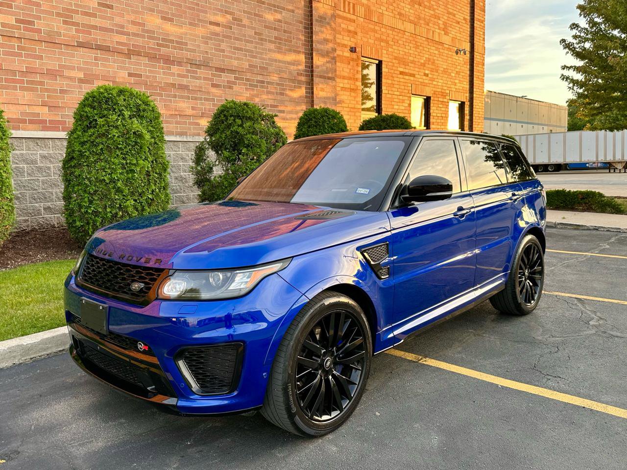 Used 2017 Land Rover Range Rover Sport SVR AWD/4WD image 4