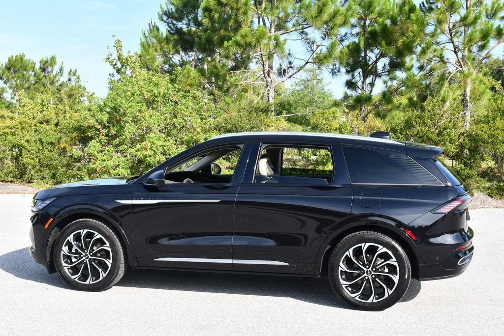 Used 2024 Lincoln Nautilus Reserve w/ Equipment Group 203A AWD/4WD image 4