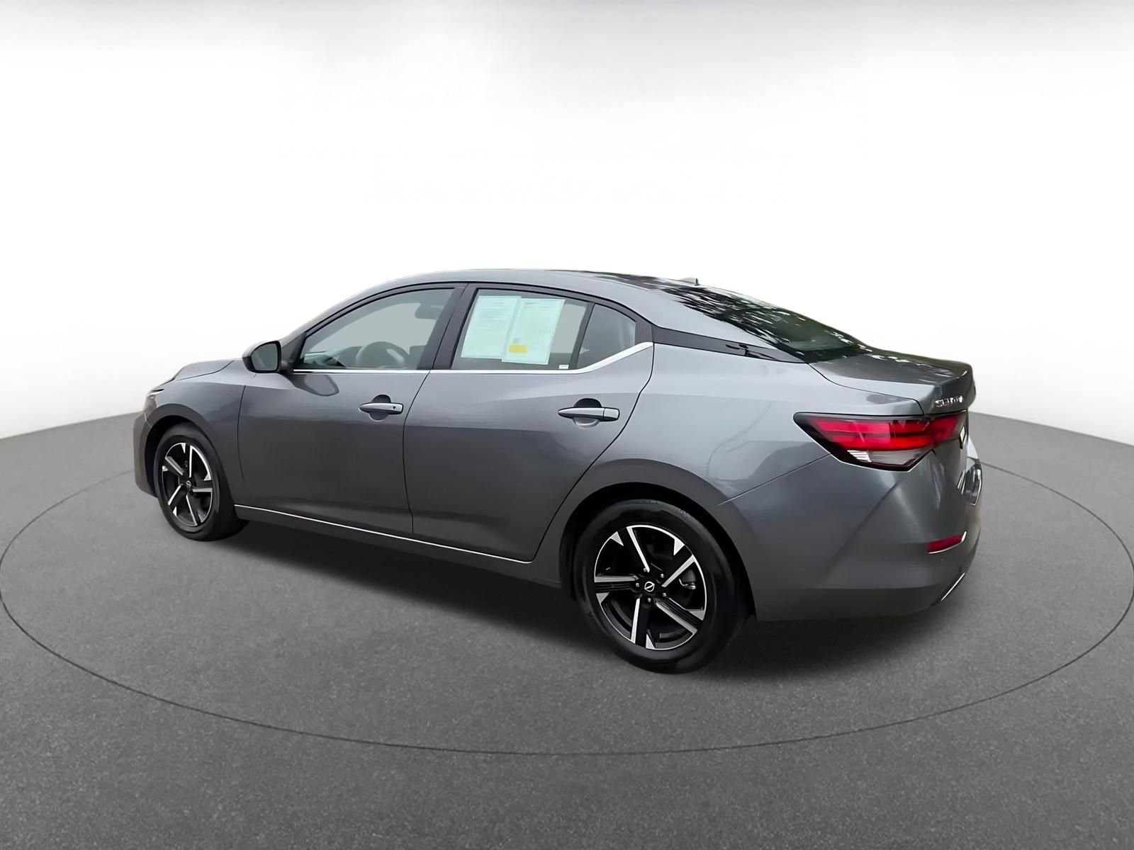 Used 2025 Nissan Sentra SV FWD image 10