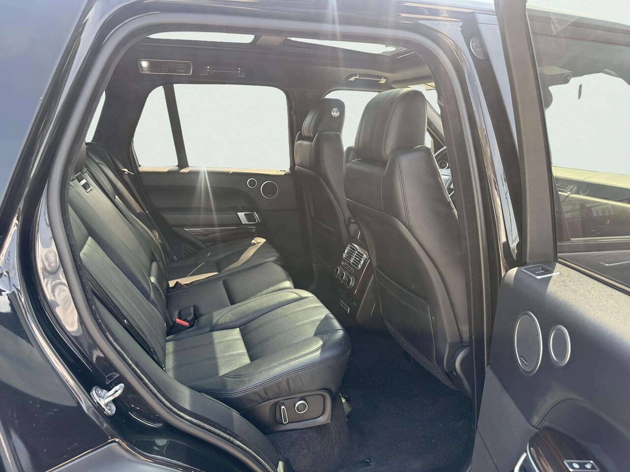 Used 2016 Land Rover Range Rover Supercharged AWD/4WD image 13