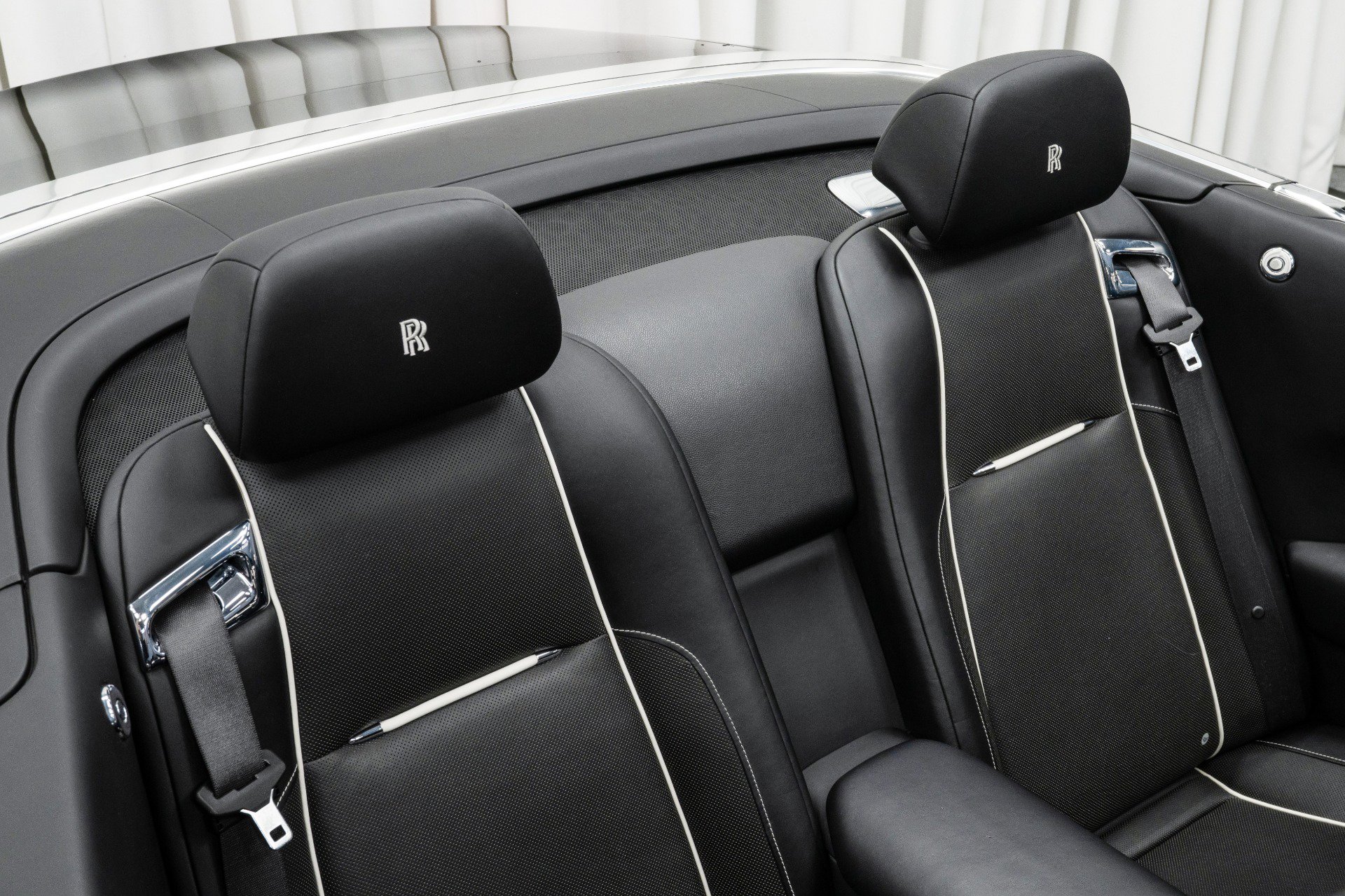 Used 2017 Rolls-Royce Dawn image 22