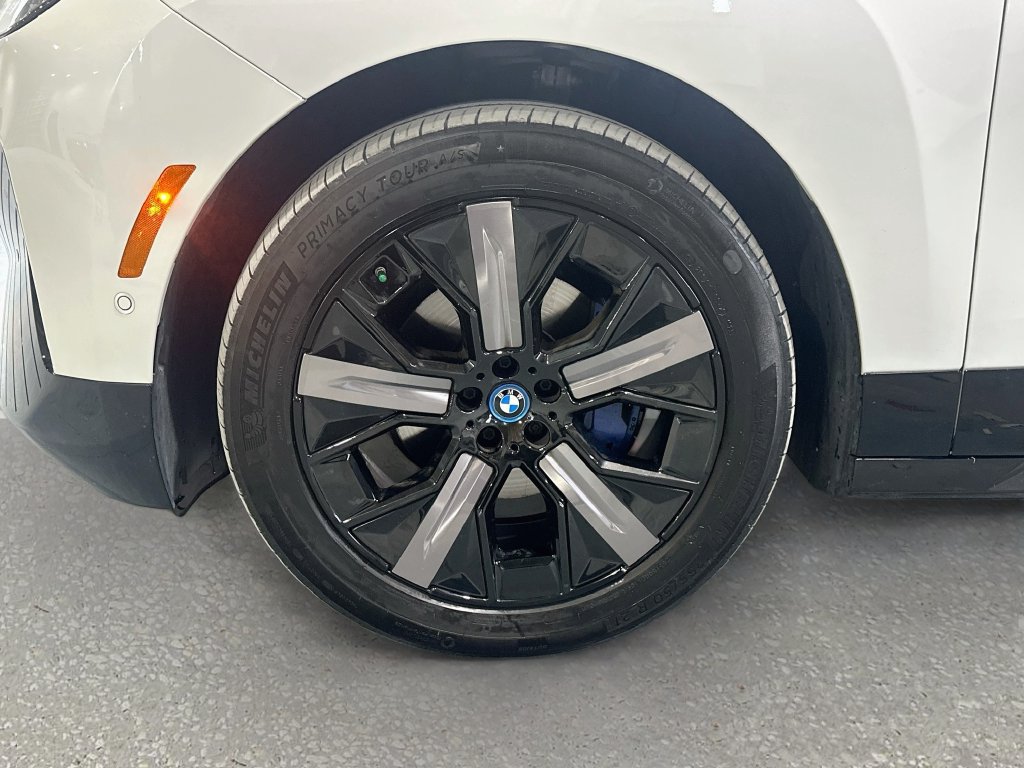 Certified 2024 BMW iX xDrive50 w/ Premium Package AWD/4WD image 32