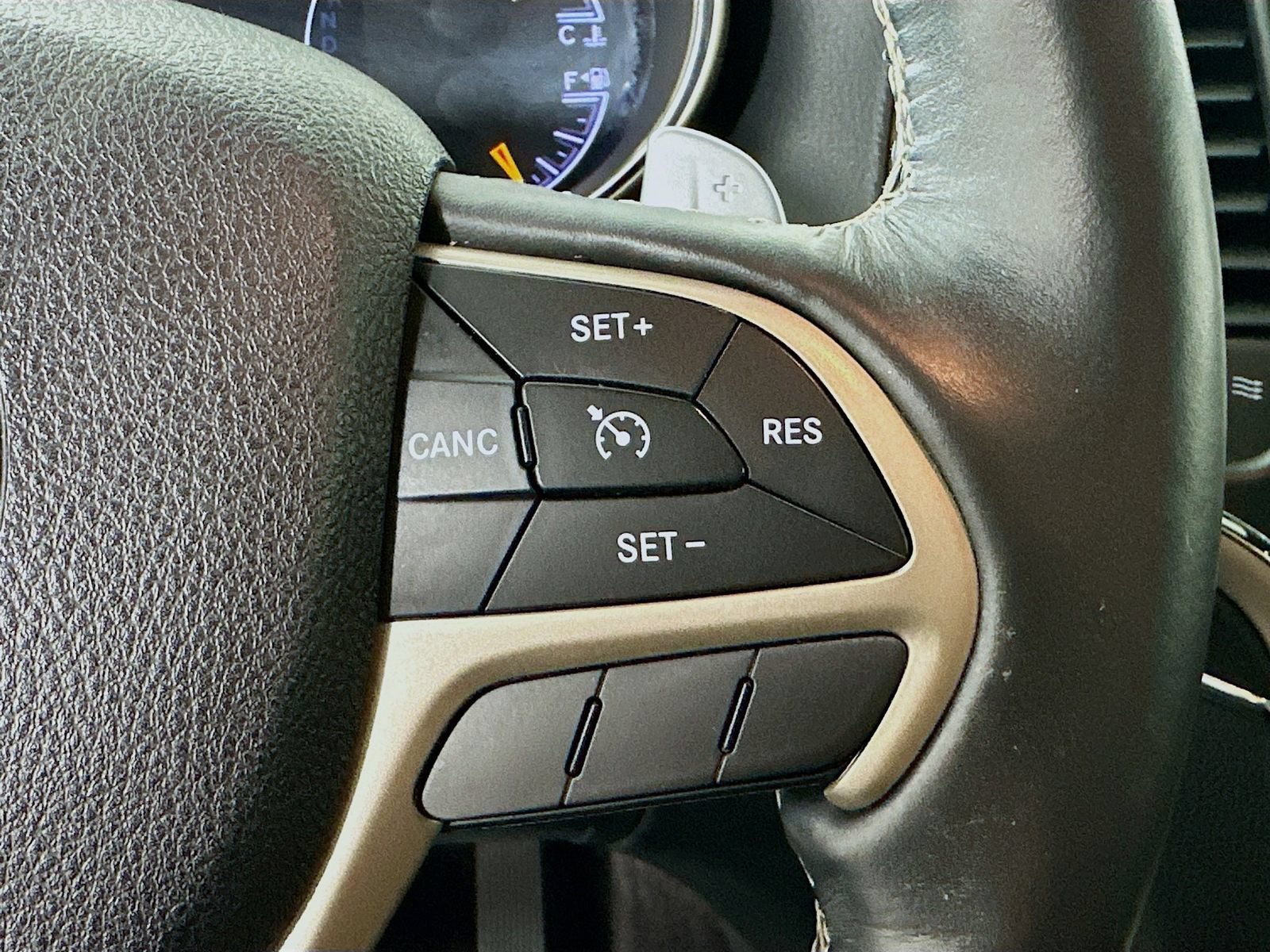 Used 2016 Jeep Grand Cherokee Limited AWD/4WD image 19