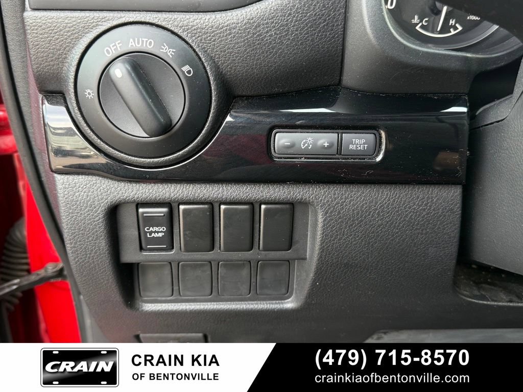 Used 2022 Nissan Titan SV AWD/4WD image 10