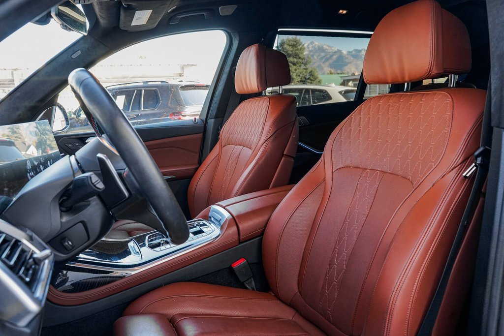 Used 2025 BMW X7 M60i image 19