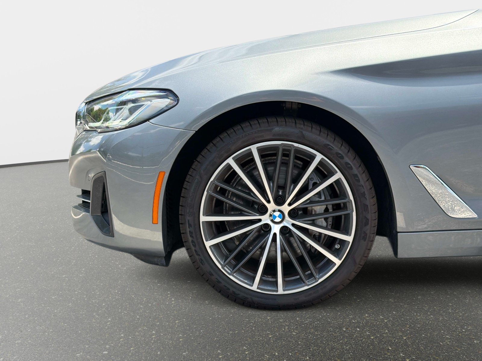 Used 2023 BMW 540i xDrive w/ Convenience Package AWD/4WD image 13