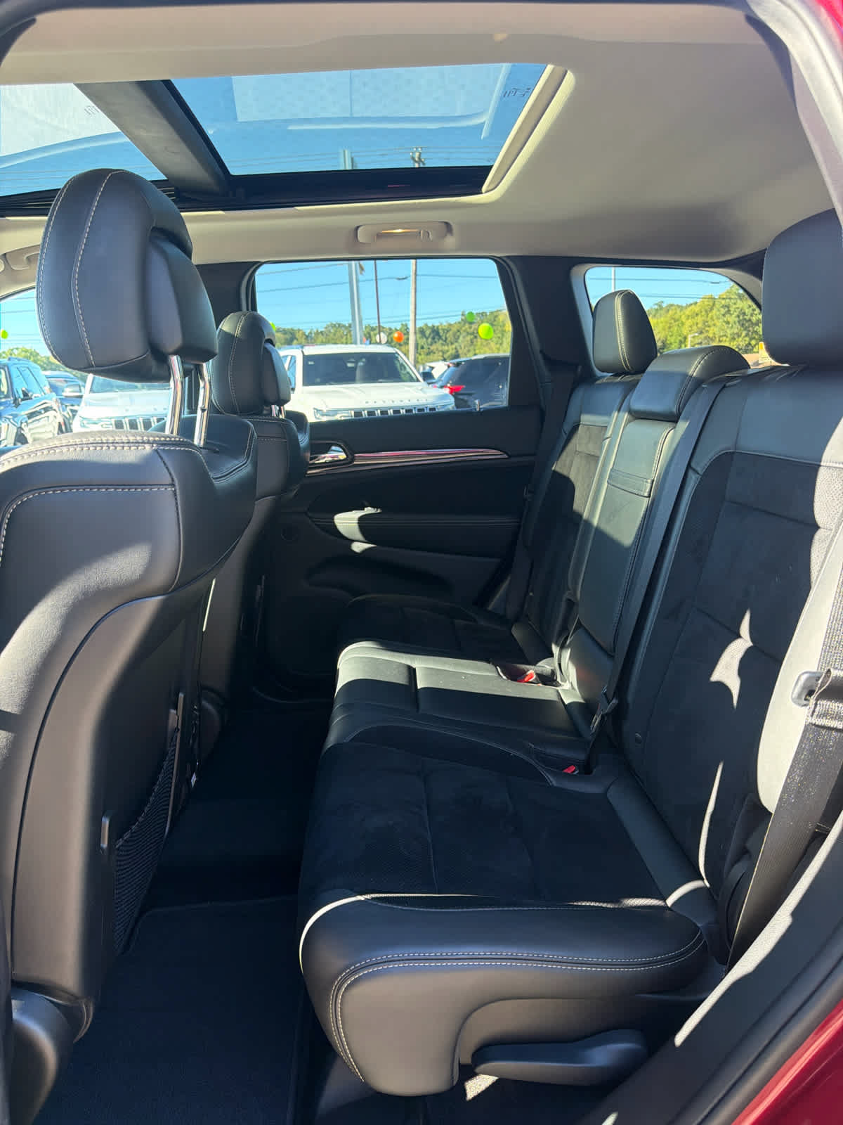 Used 2012 Jeep Grand Cherokee SRT8 w/ Luxury Group II AWD/4WD image 13