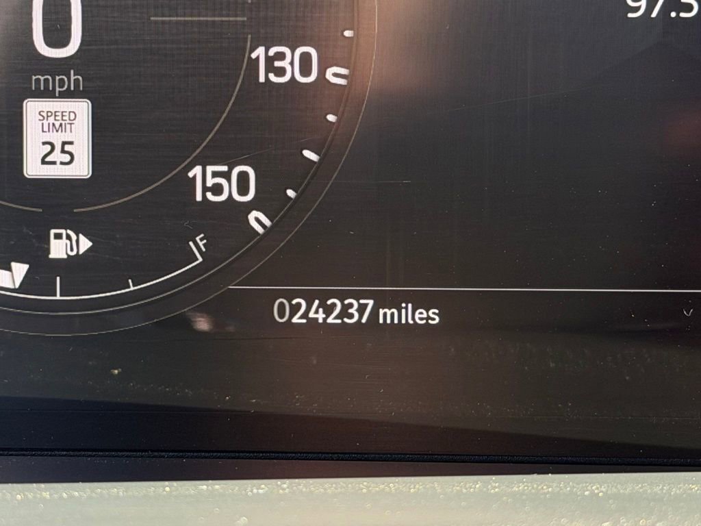 Used 2024 Land Rover Defender 130 X-Dynamic SE image 50