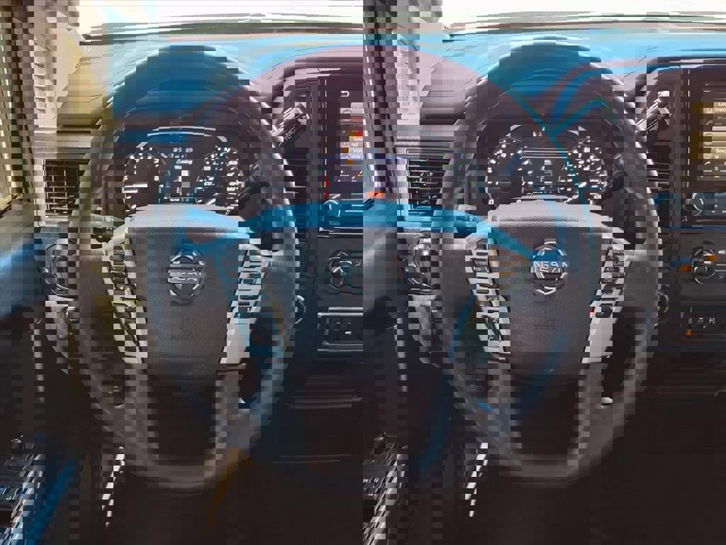 Used 2023 Nissan Titan SV image 15