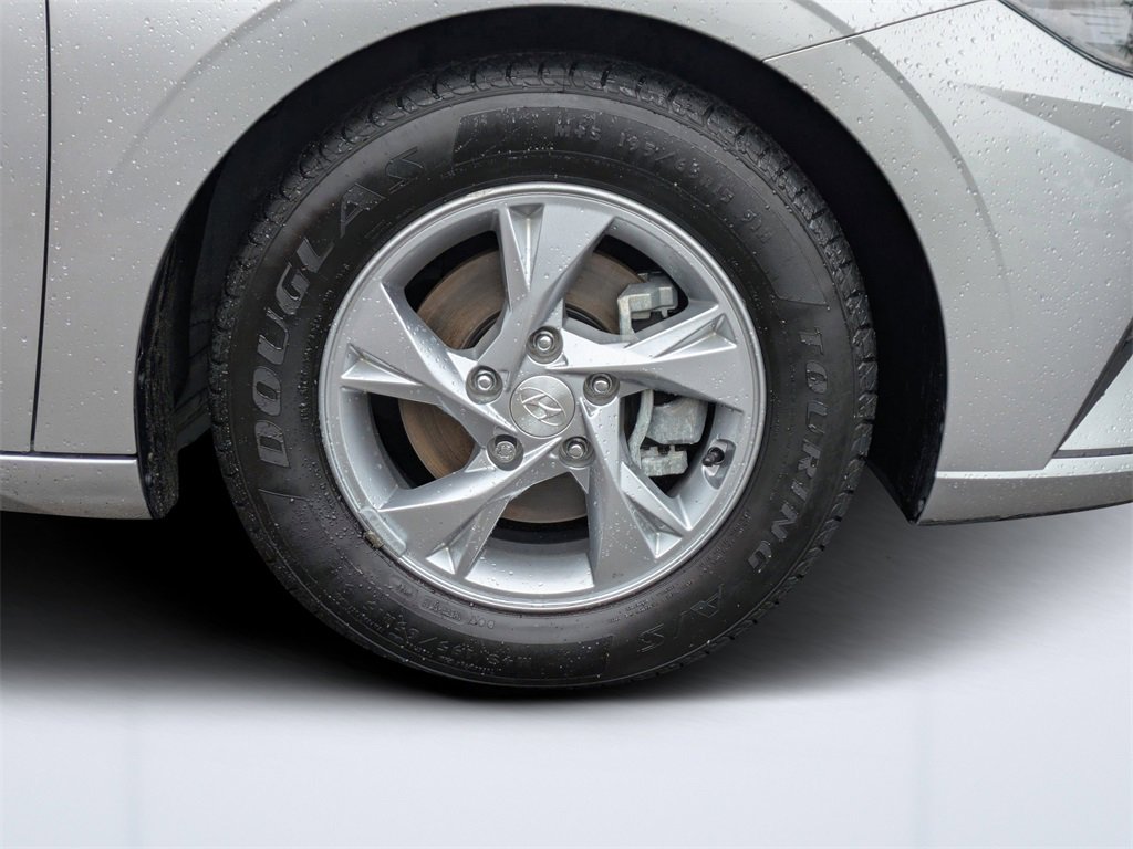 Used 2023 Hyundai Elantra SE w/ Cargo Package image 11