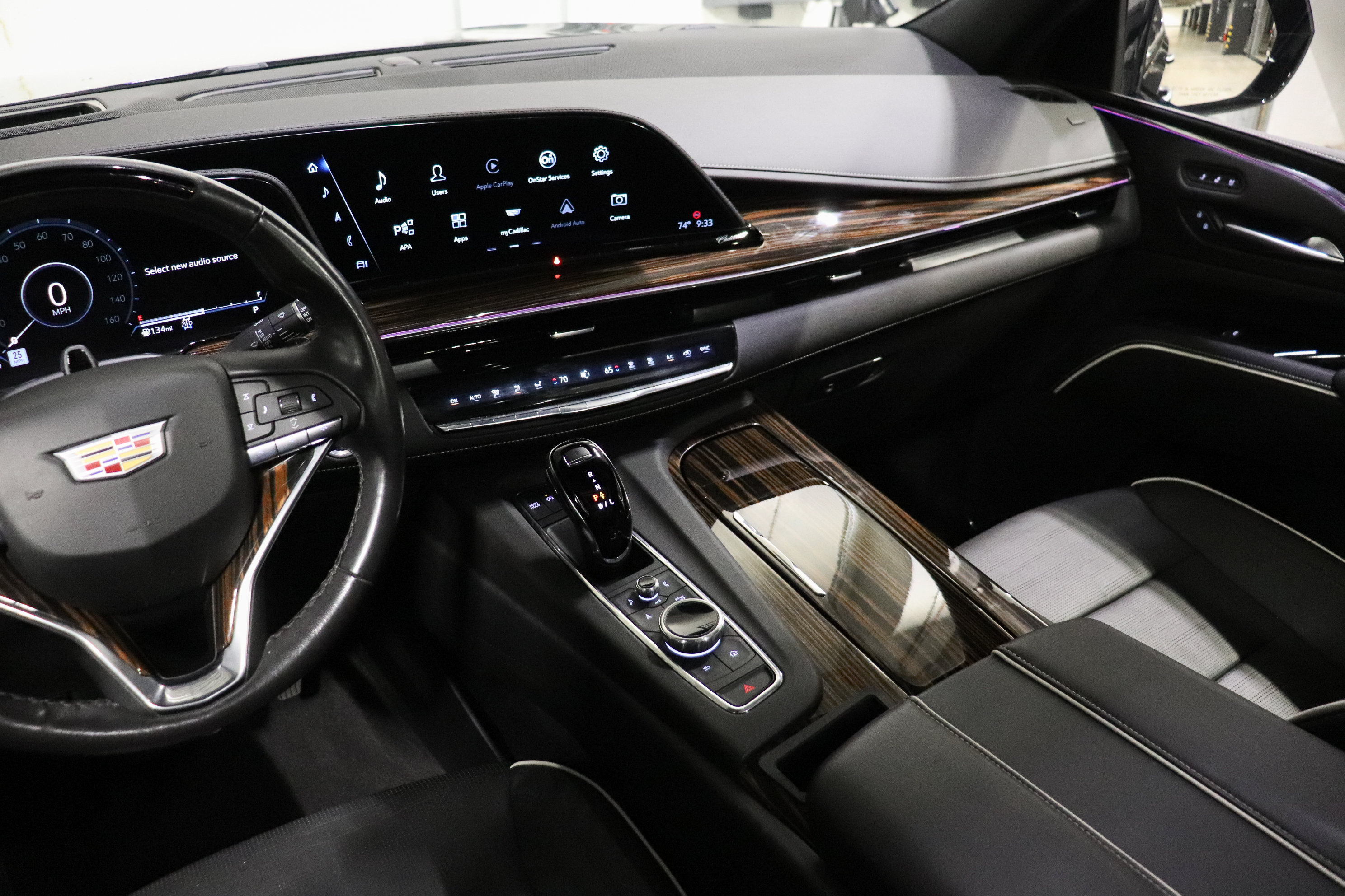 Used 2023 Cadillac Escalade Premium Luxury AWD/4WD image 24