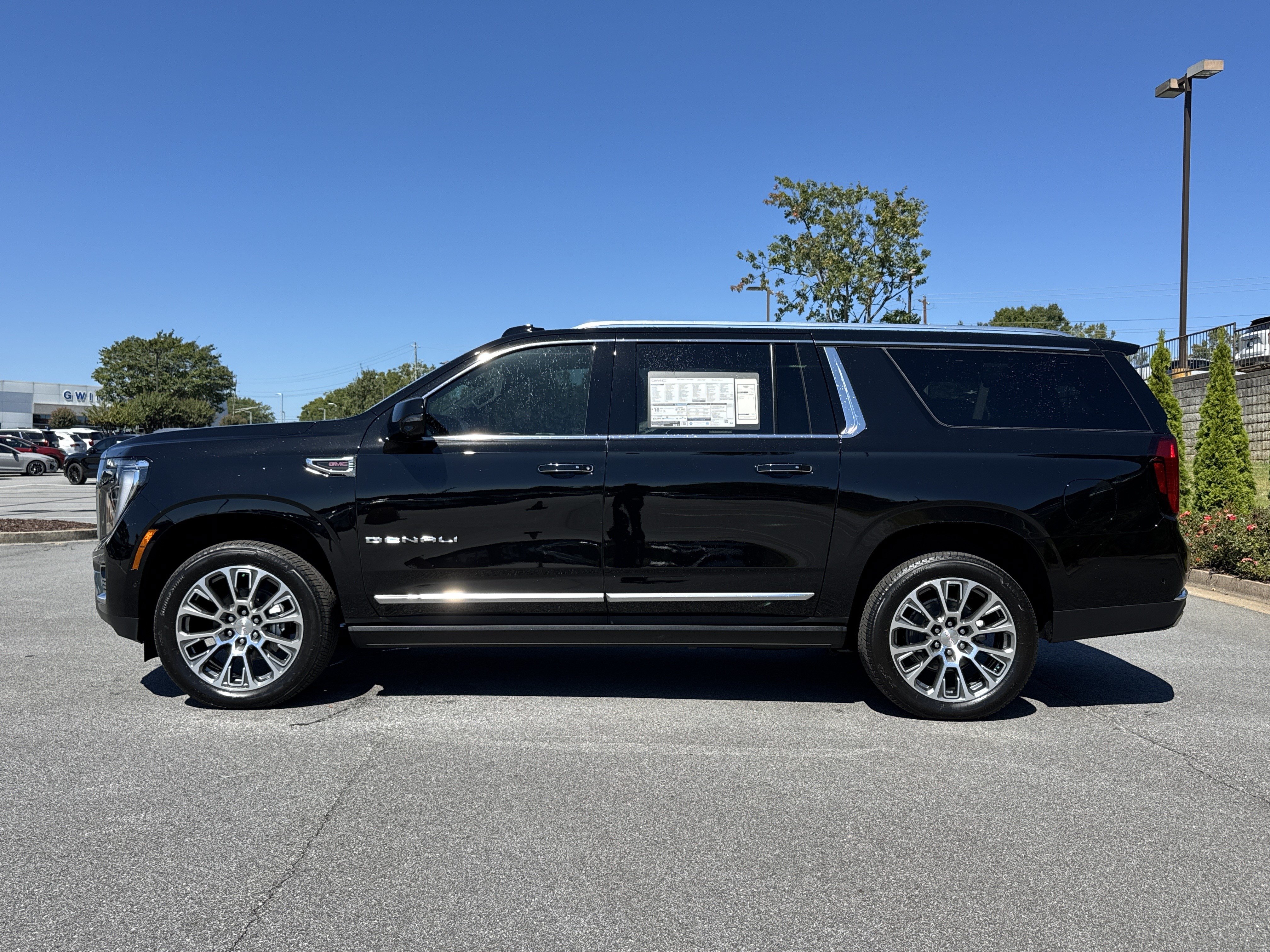 New 2026 GMC Yukon XL Denali w/ Denali Reserve Package RWD image 7