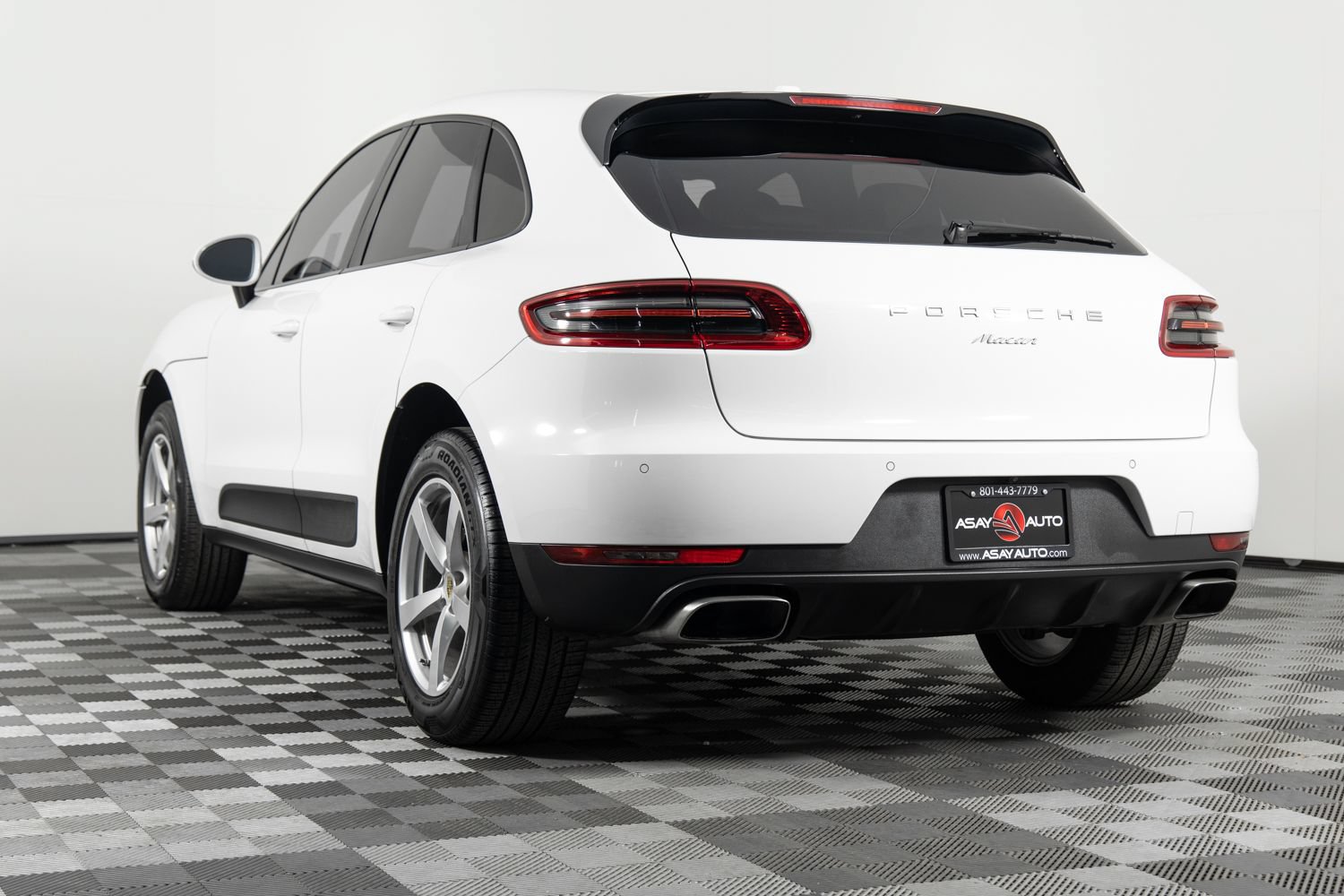 Used 2018 Porsche Macan AWD/4WD image 5