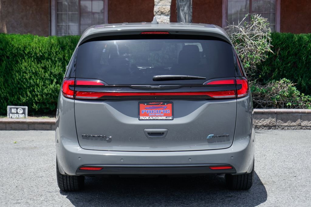 Used 2022 Chrysler Pacifica Limited w/ S Appearance Package FWD image 7