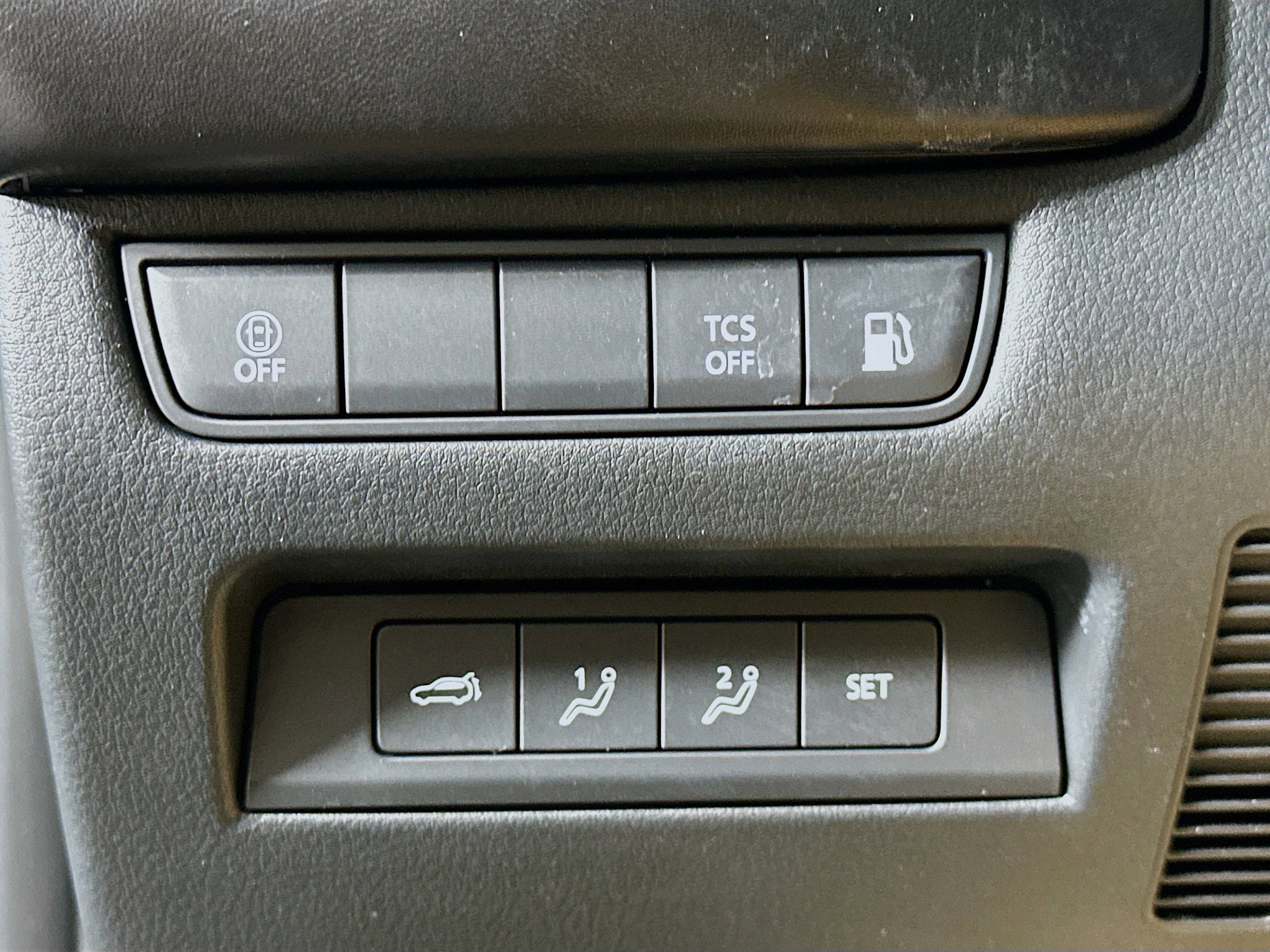 Used 2025 MAZDA CX-50 AWD 2.5 Hybrid w/ Premium Pkg image 17