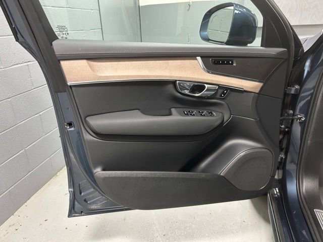 Used 2025 Volvo XC90 B6 Plus AWD/4WD image 9