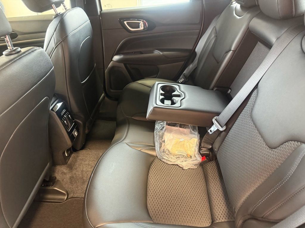 New 2026 Jeep Compass Latitude AWD/4WD image 30