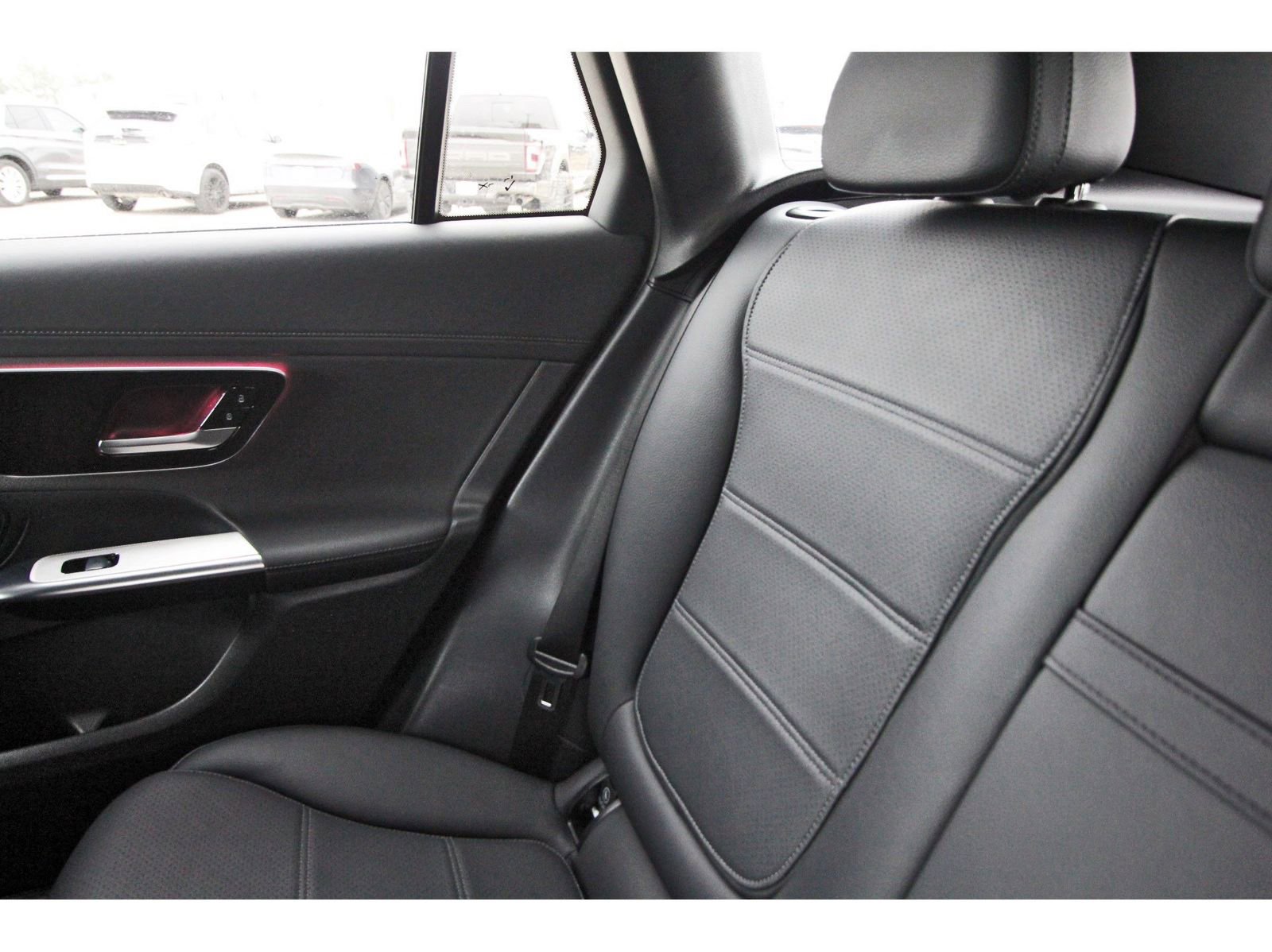 Used 2025 Mercedes-Benz GLC 300 image 14