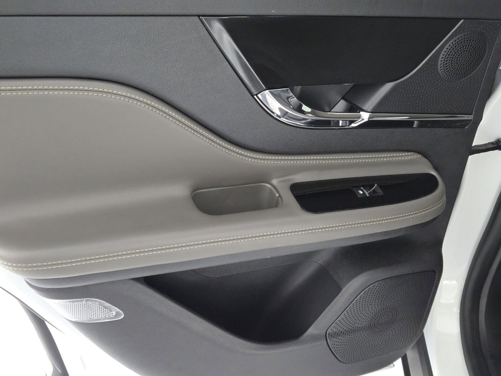 Used 2023 Lincoln Corsair Reserve image 19