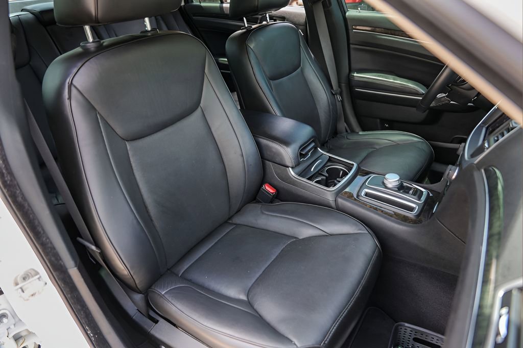 Used 2022 Chrysler 300 Touring L w/ Comfort Group RWD image 29