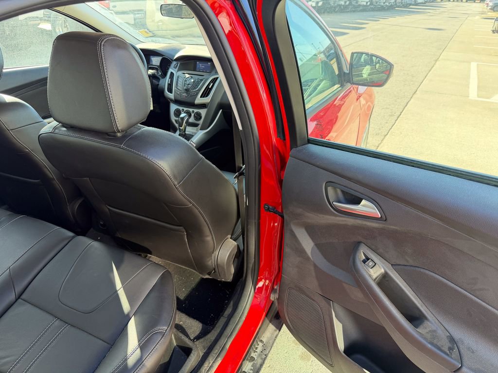Used 2014 Ford Focus SE w/ Equipment Group 201A image 15