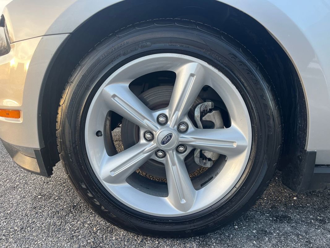 Used 2010 Ford Mustang GT Premium image 23