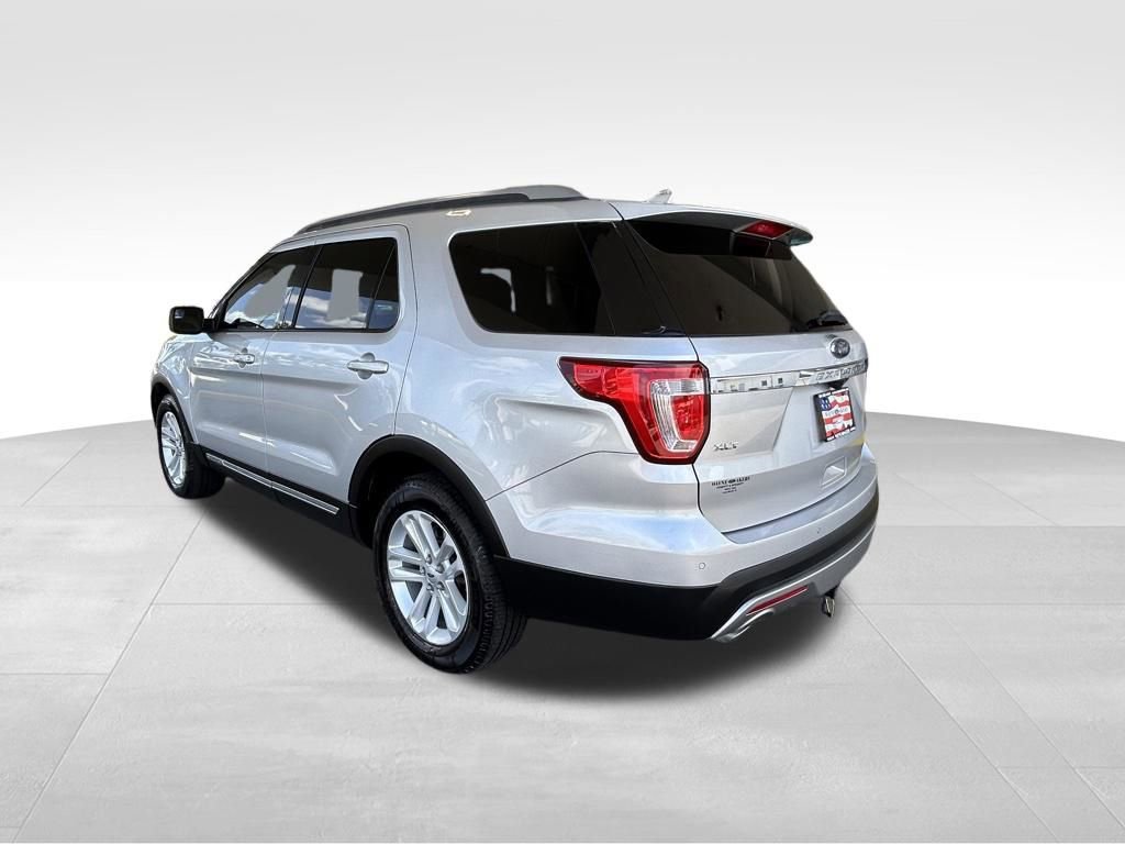 Used 2017 Ford Explorer XLT w/ Equipment Group 202A image 7