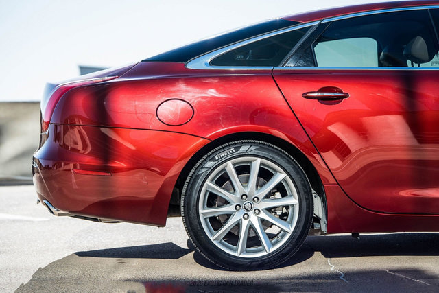 Used 2012 Jaguar XJ image 10