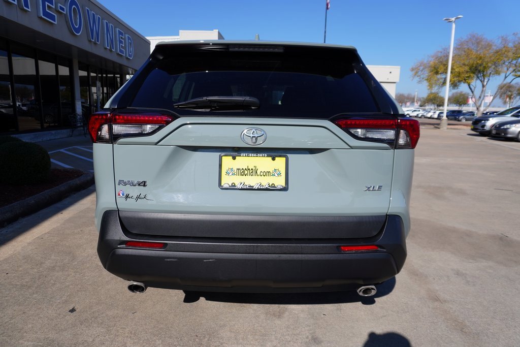 Used 2023 Toyota RAV4 XLE Premium image 5