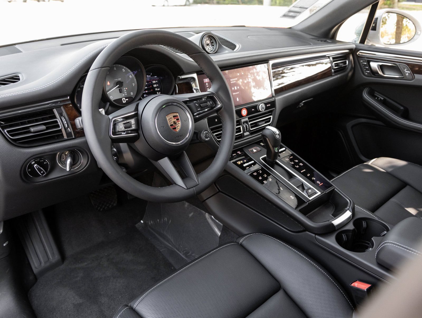 Certified 2026 Porsche Macan S AWD/4WD image 4