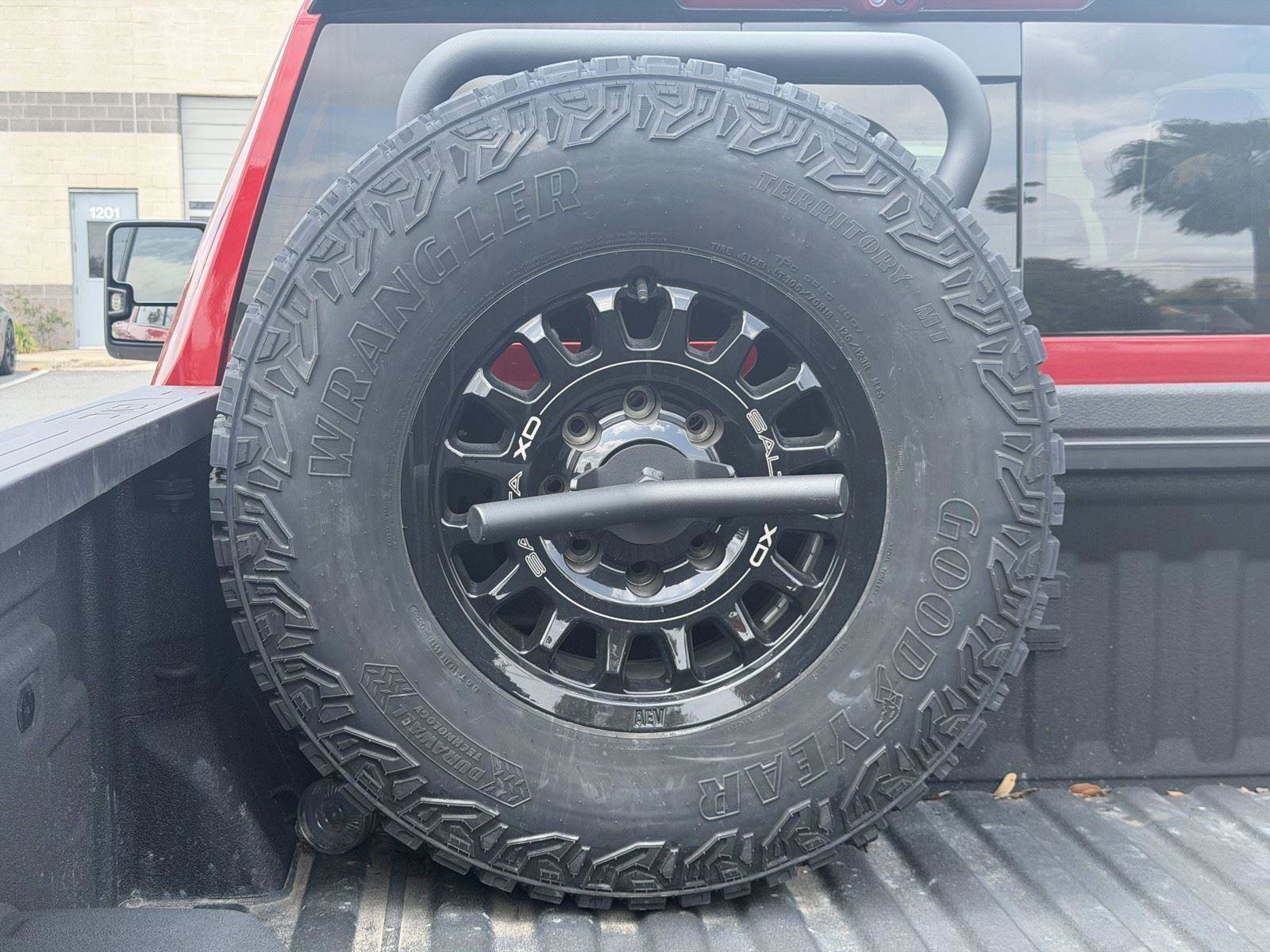 Used 2025 GMC Sierra 2500 AT4X AWD/4WD image 19