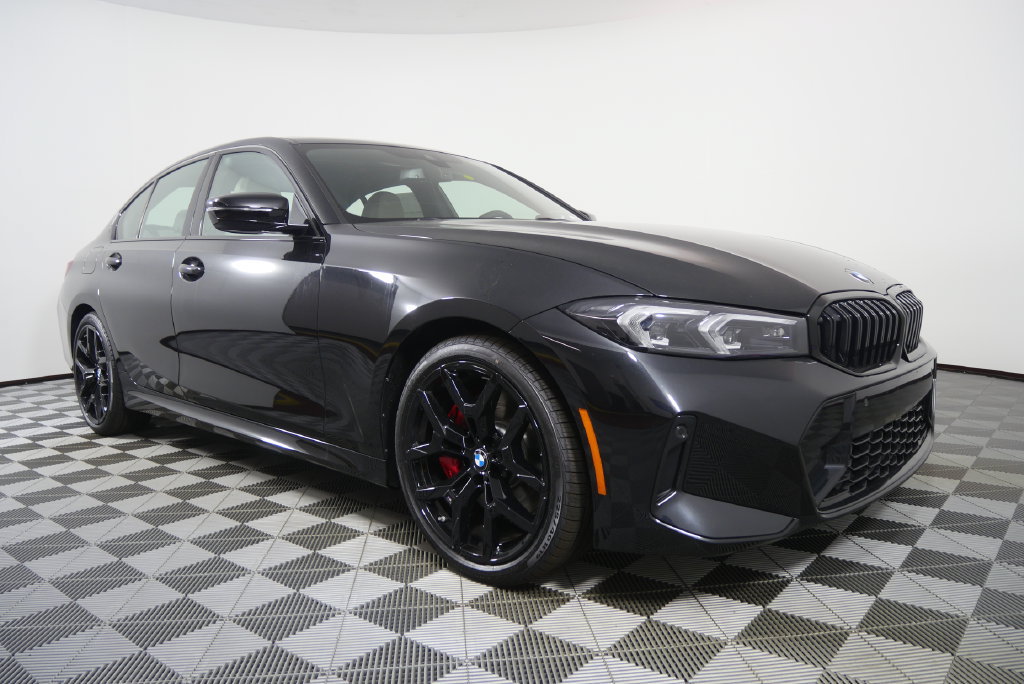 New 2026 BMW 330i Sedan w/ M Sport Package RWD image 2