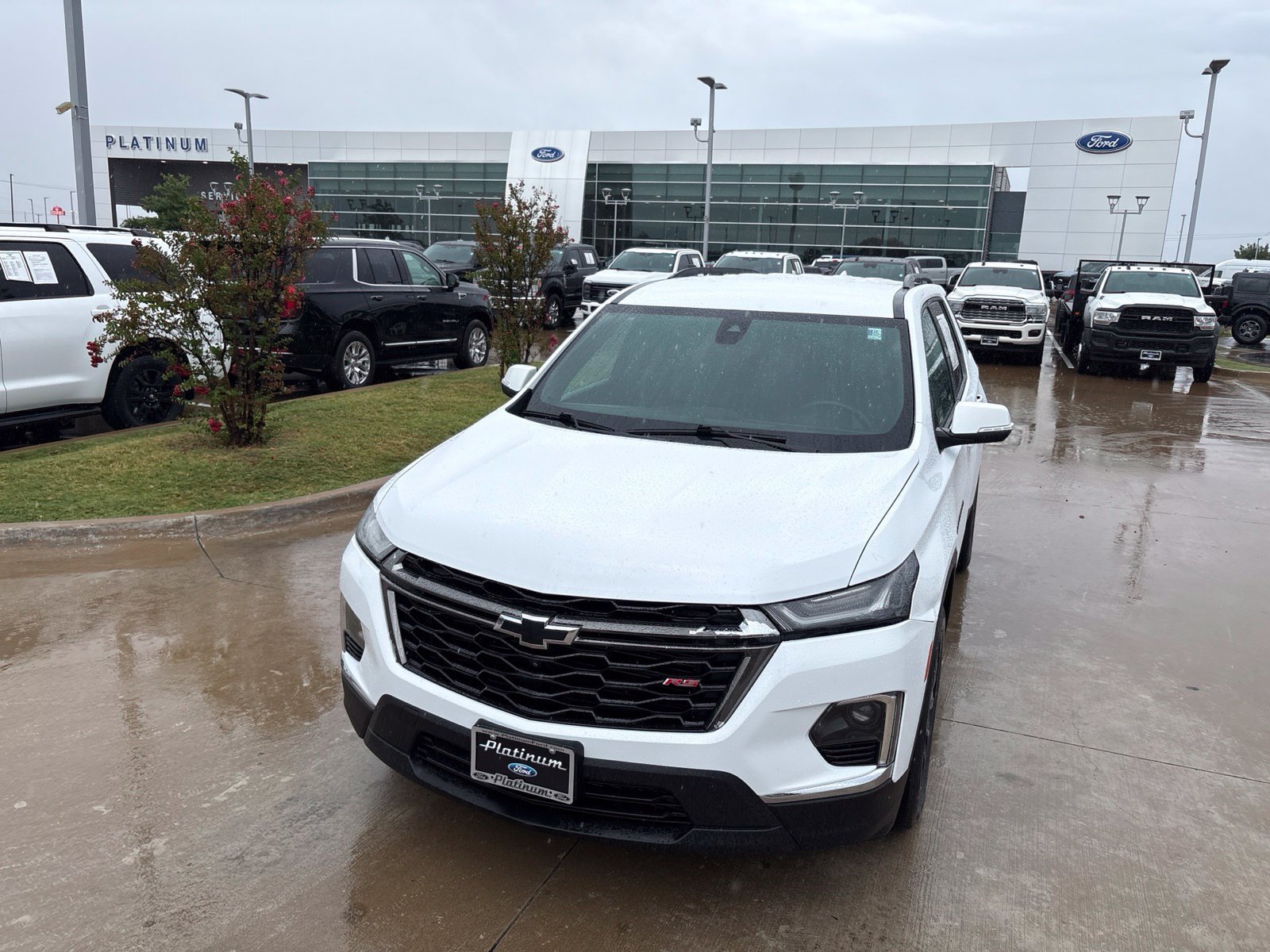 Used 2024 Chevrolet Traverse RS FWD image 36