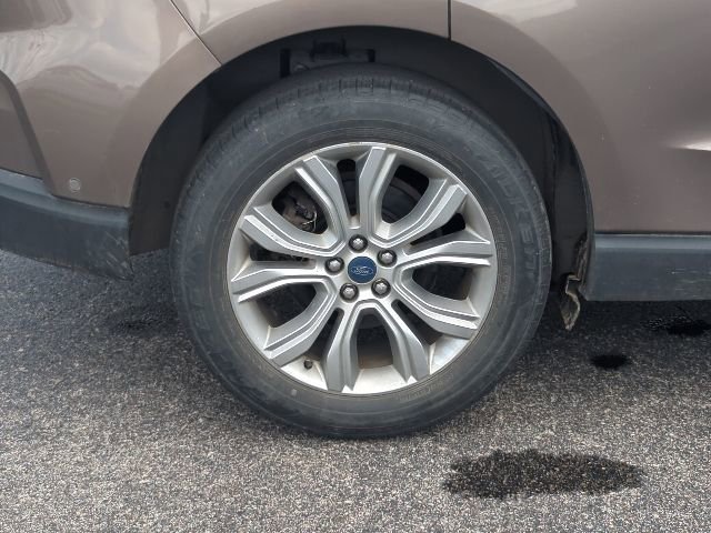 Used 2019 Ford Edge Titanium w/ Equipment Group 301A AWD/4WD image 14