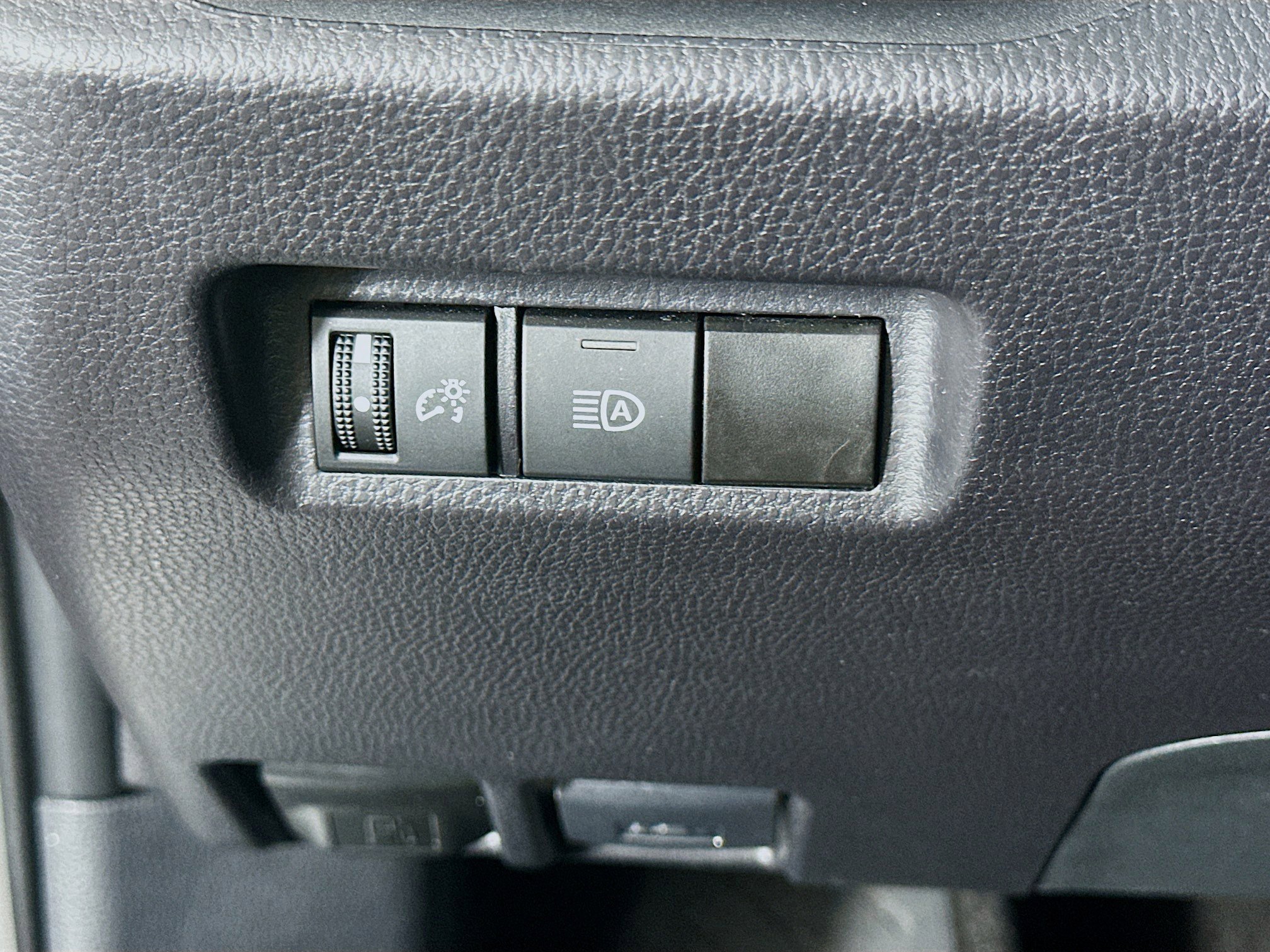 Used 2025 Toyota RAV4 LE image 16