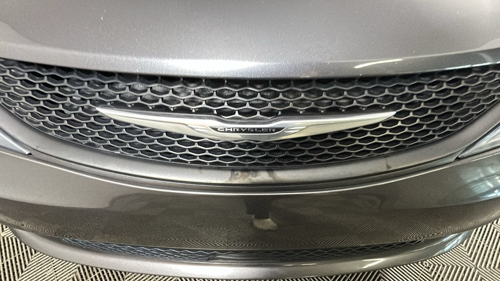 Used 2023 Chrysler Voyager LX FWD image 9