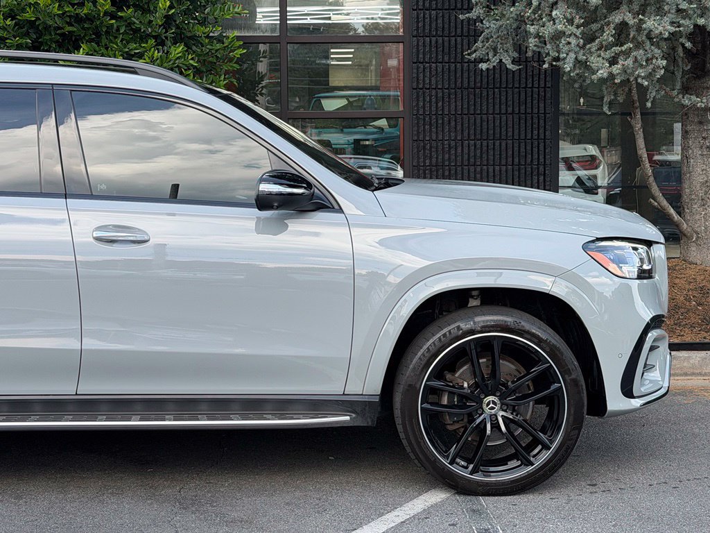 Used 2024 Mercedes-Benz GLS 580 4MATIC image 23