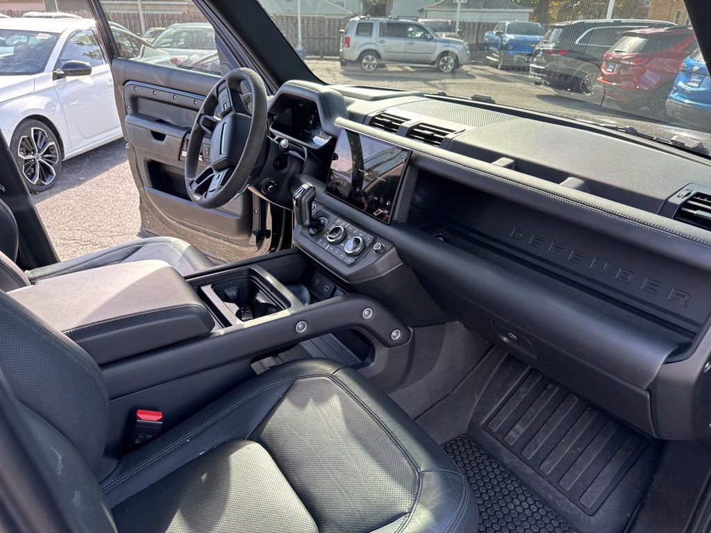 Used 2023 Land Rover Defender 110 V8 image 24