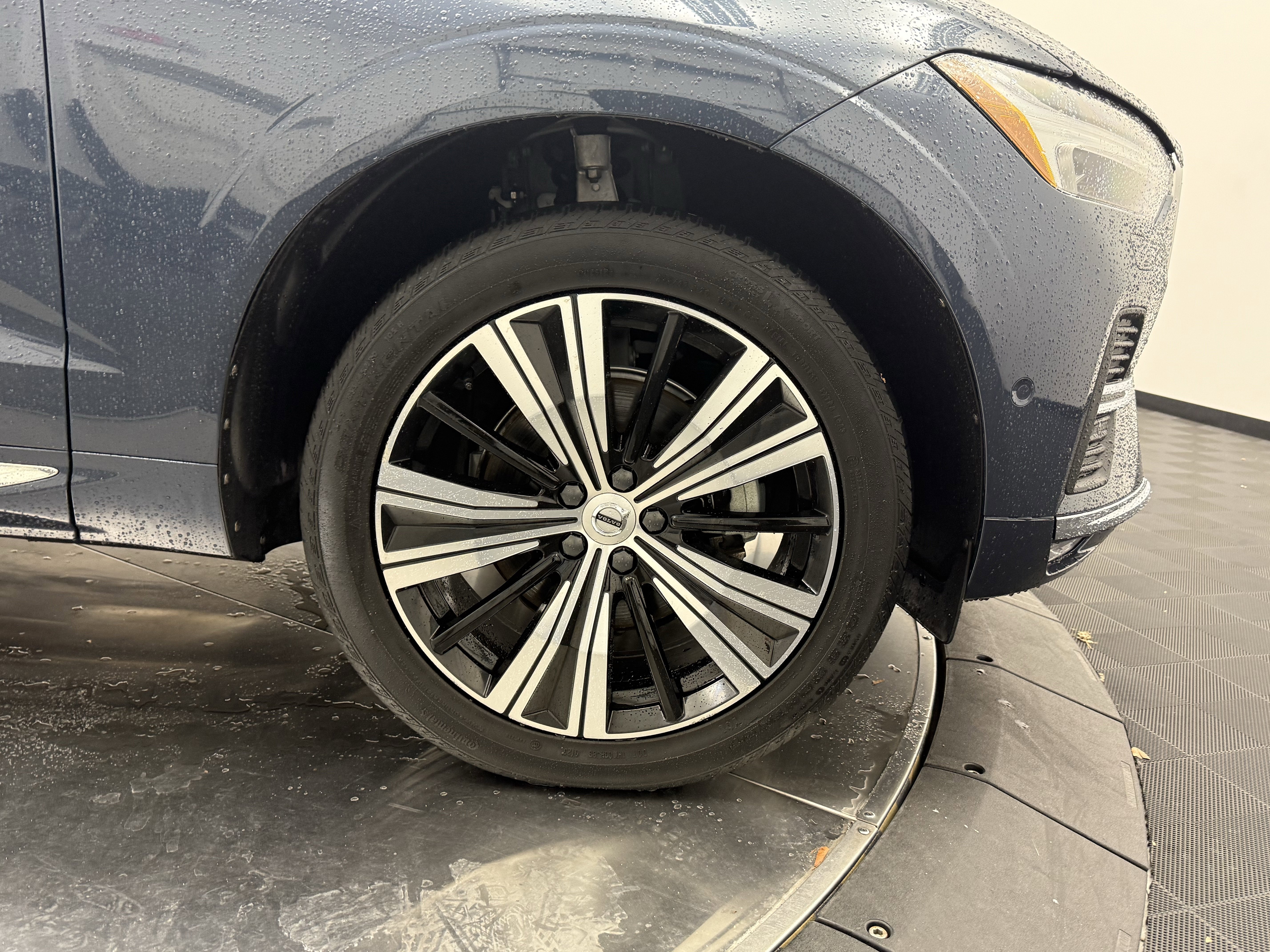 Certified 2023 Volvo XC60 B5 Plus w/ Climate Package FWD image 9