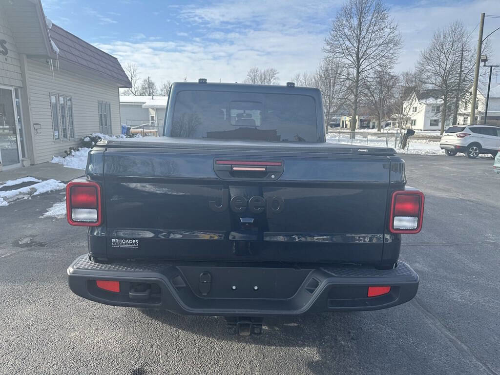 Used 2025 Jeep Gladiator Sport image 4