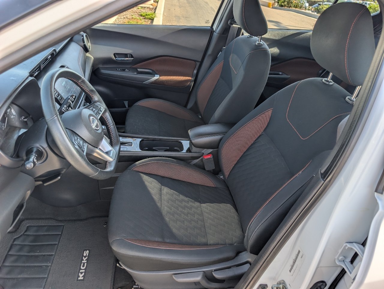 Used 2023 Nissan Kicks SR FWD image 2