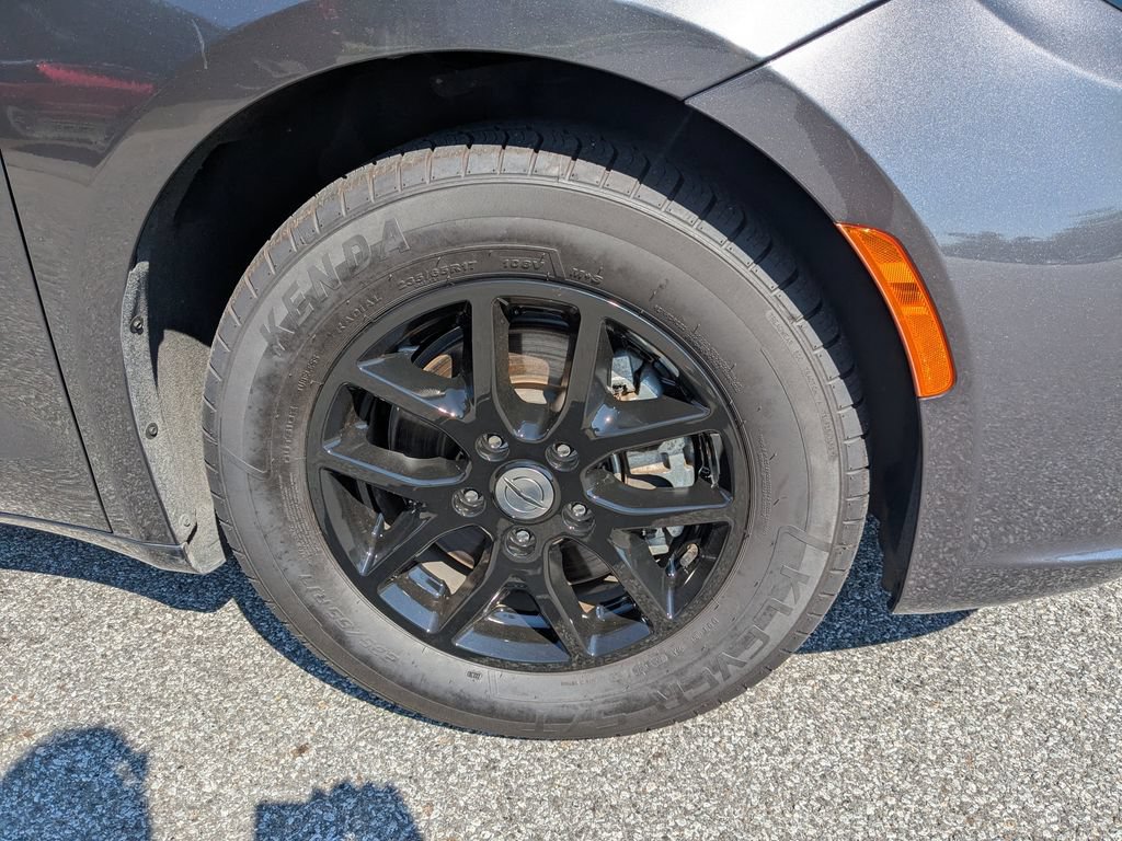 Used 2023 Chrysler Pacifica Touring-L FWD image 18