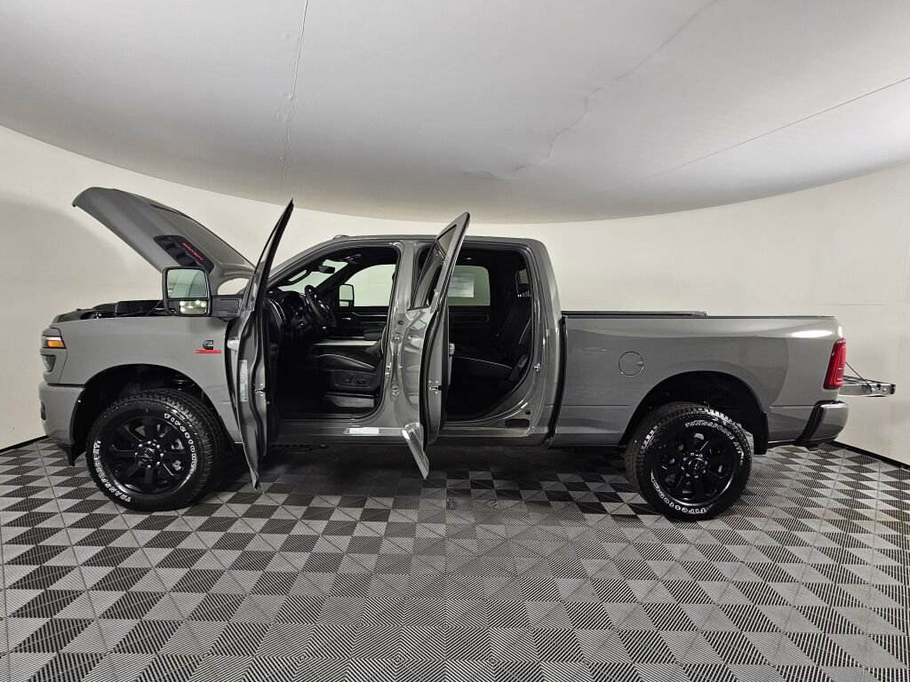 New 2026 RAM 2500 Laramie w/ Night Edition AWD/4WD image 17