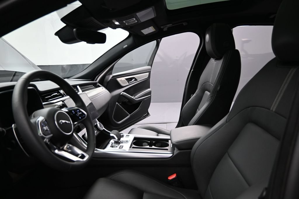 Certified 2024 Jaguar XF R-Dynamic SE AWD/4WD image 23