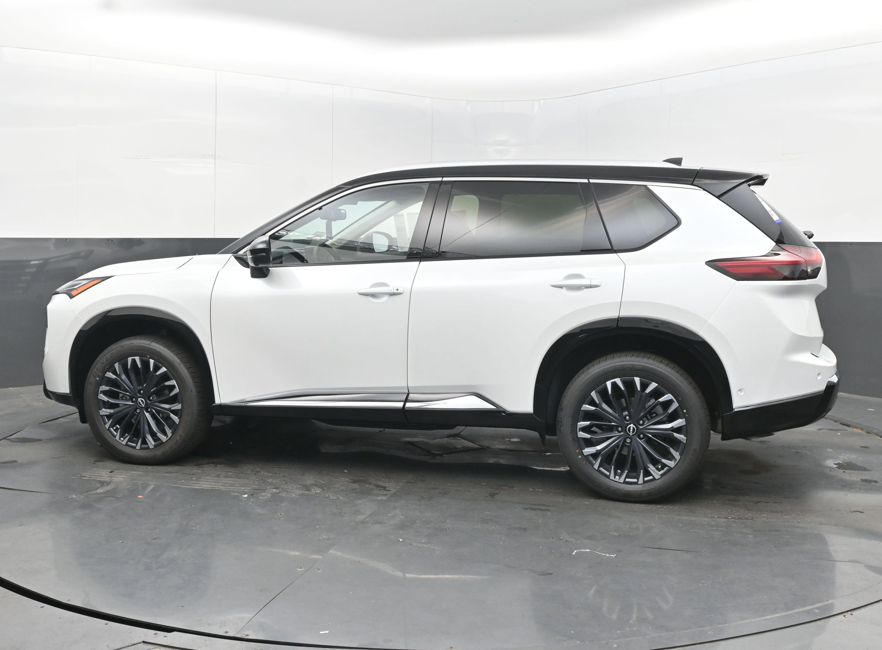 New 2026 Nissan Rogue Platinum image 5