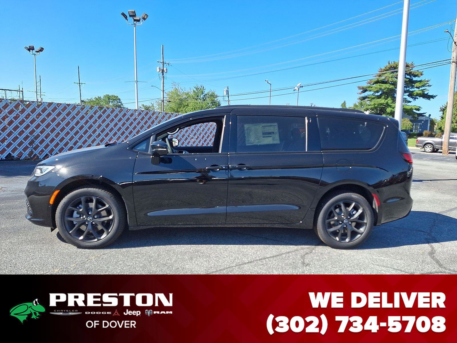 New 2026 Chrysler Pacifica Limited w/ S Appearance Package image 7