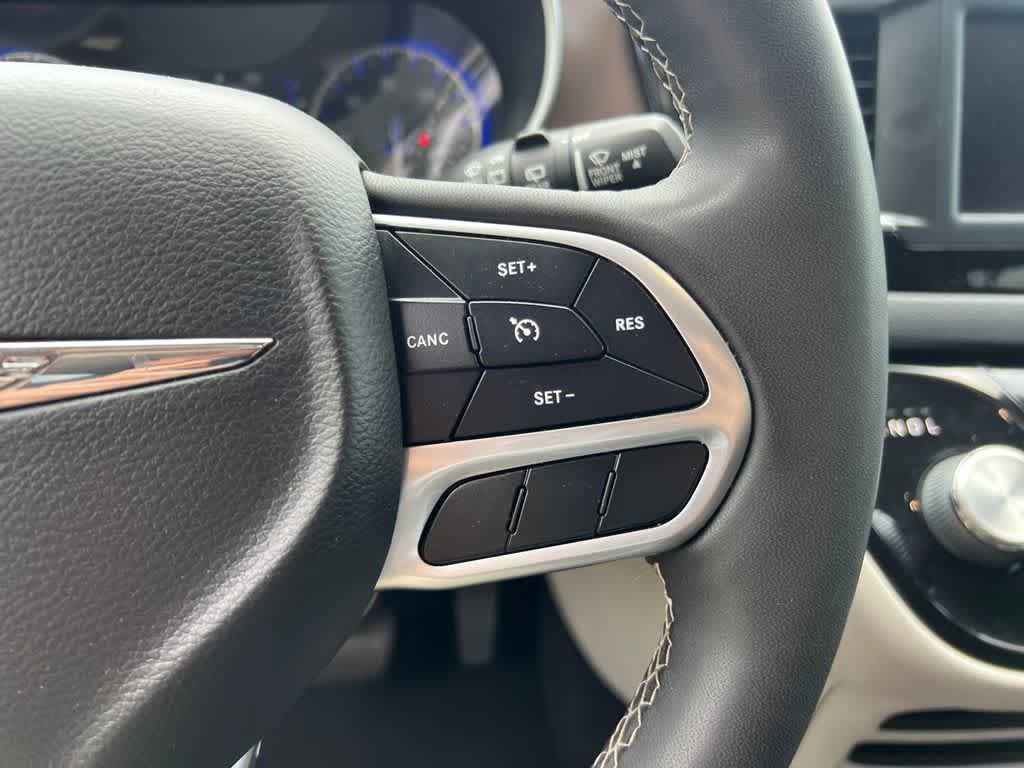 Used 2022 Chrysler Voyager LX FWD image 25