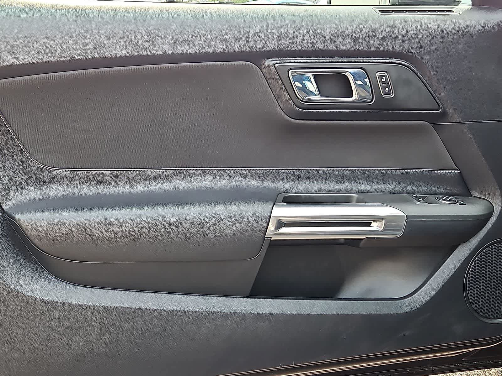 Used 2015 Ford Mustang Coupe RWD image 26